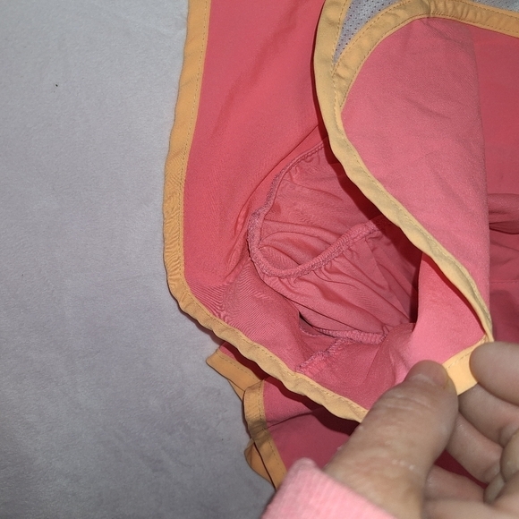 Old navy small running shorts - Picture 4 of 5